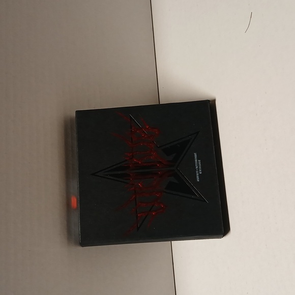 Jeffree Star Weirdo Mini Palette Black Red Star Logo Box design NWT - Picture 6 of 10